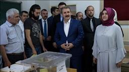 زعيم "الاتحاد الكبير" يدلي بصوته في الانتخابات التركية