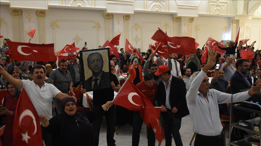Les Turcs d’Autriche célèbrent la victoire d’Erdogan aux élections 