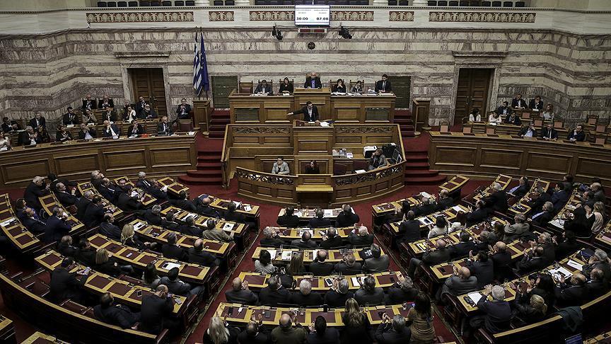 В парламенте Греции критикуют договор с Македонией