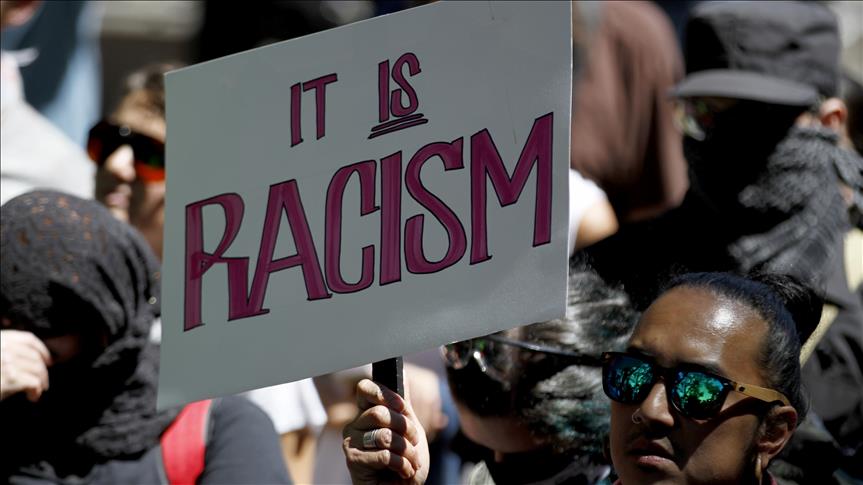 Informe reconoce la existencia de racismo en Canadá