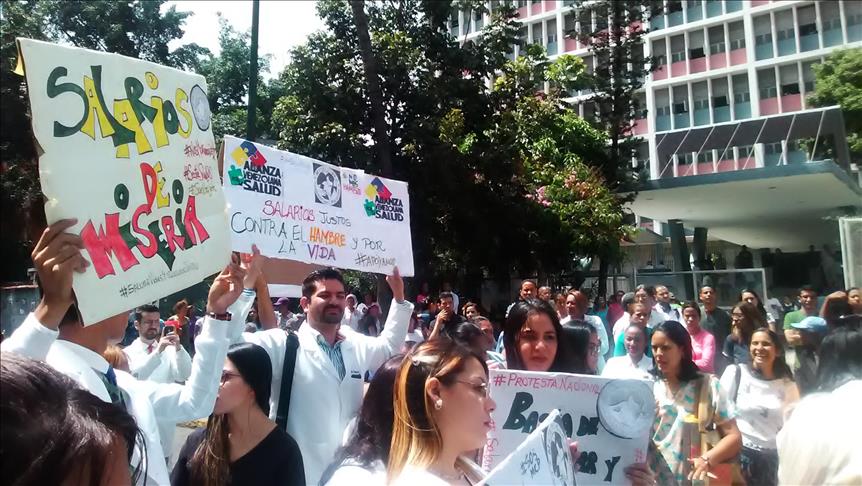 Amenazan "con plomo" a enfermeros venezolanos que están en paro