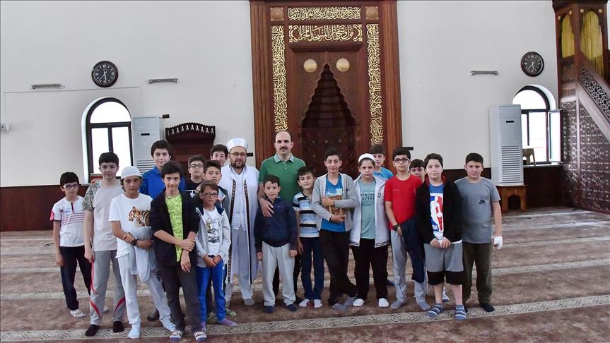  61 ألف طفل في ولاية قونية التركية.. "هلموا بفرح إلى المسجد"
