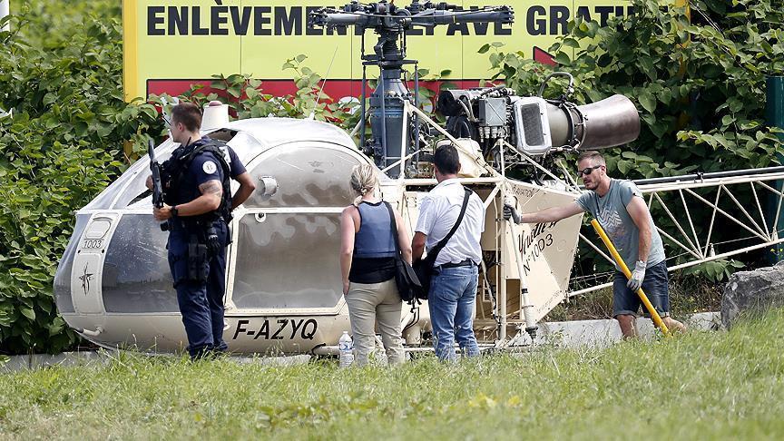 France hunts gangster who escapes prison by helicopter