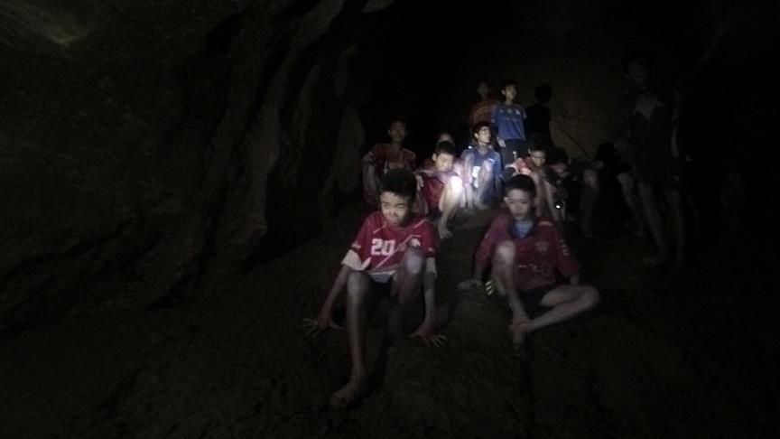 Tayland'da mağarada mahsur kalan çocukları kurtarma operasyonu başladı