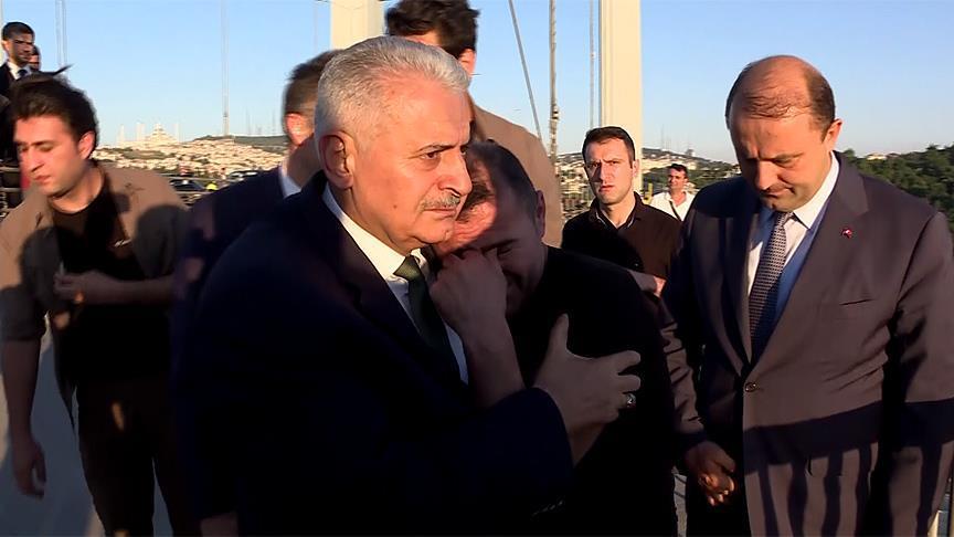 Турскиот премиер Јилдирим спречи самоубиство од мост на Босфорот