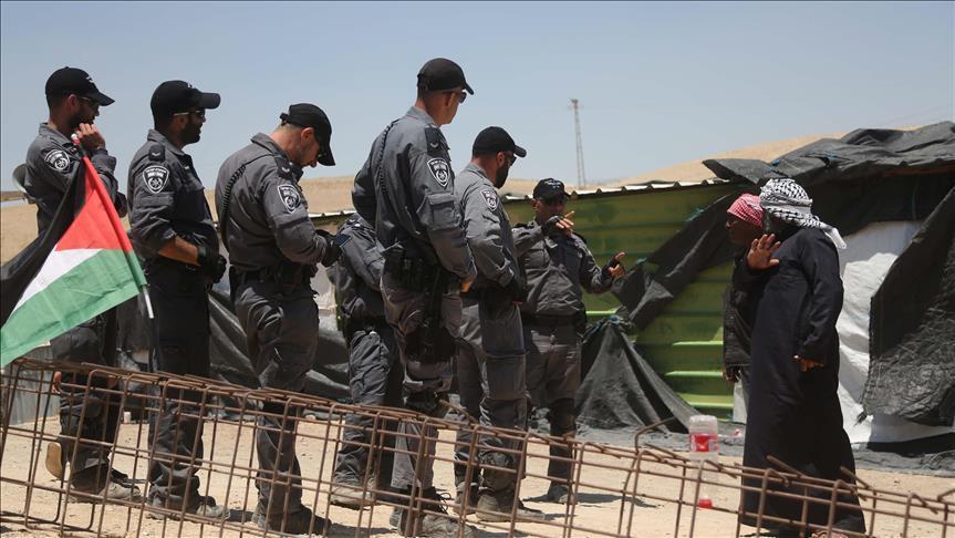 إسرائيل تعتقل 10 فلسطينيين في الضفة الغربية 