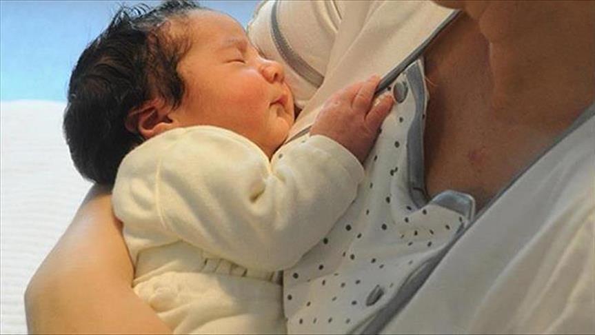 الأطعمة الصلبة تساعد الرضع على النوم بصورة أفضل