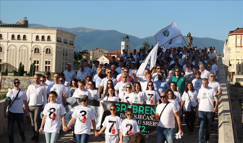 Марш на мирот: Скопје се сеќава на жртвите од геноцидот во Сребреница