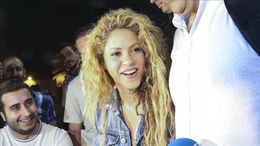 Shakira ngjitet sonte në skenën e Stambollit