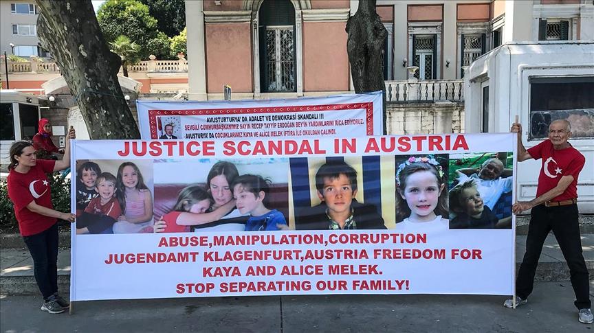 Avusturya Başkonsolosluğu önünde "çocuk" eylemi