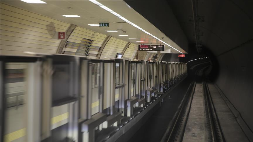 Sürücüsüz metro seferlerine ara verildi