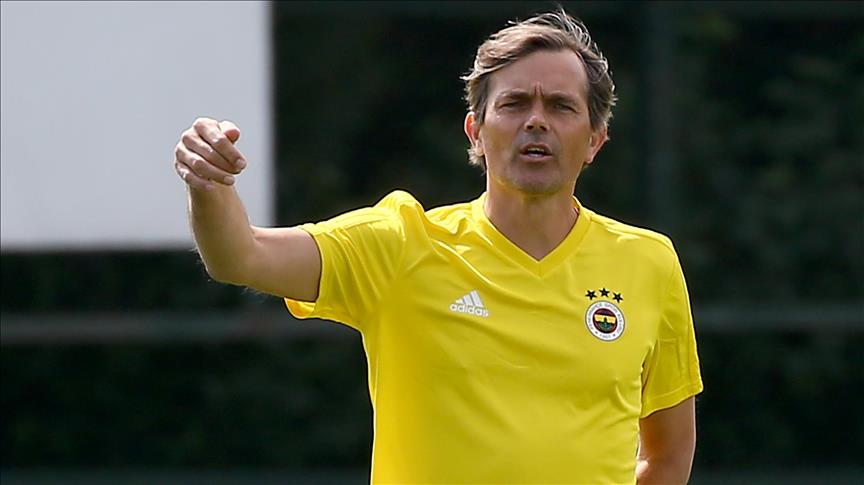 Cocu'dan Fenerbahçeli futbolculara 'konuşun' talimatı