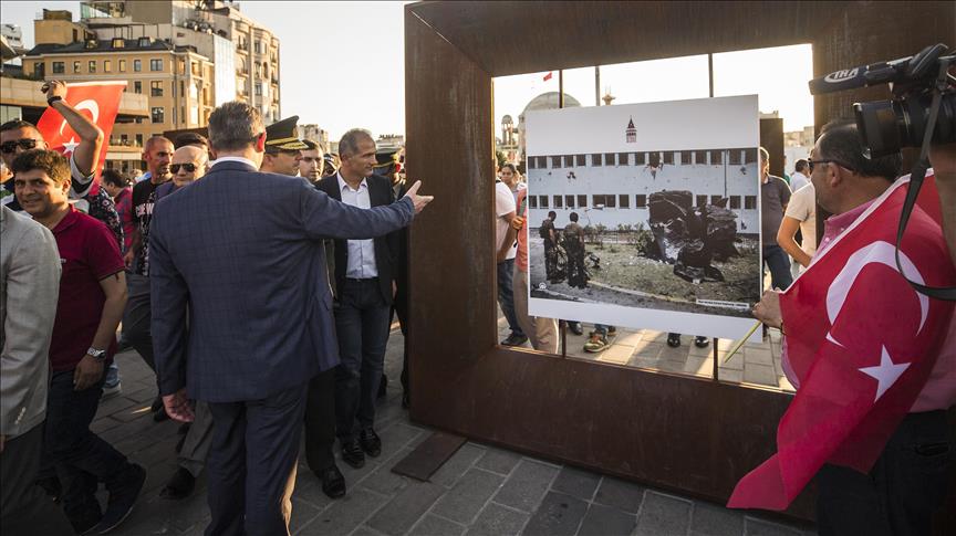 15 Temmuz fotoğraf sergisi Taksim Meydanı'nda açıldı