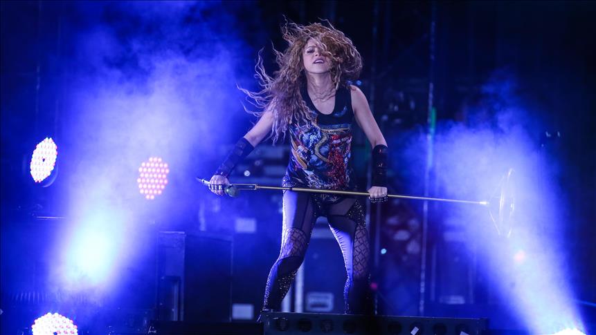 Ylli i muzikës pop Shakira mahniti publikun në Stamboll