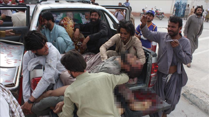 Pakistan'da iki mitingde bombalı saldırı: 132 ölü