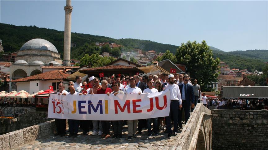 Kosova'da 'Demokrasi Dayanışması Yürüyüşü'