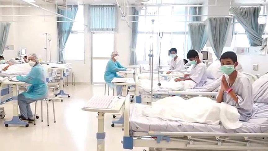 Tayland'da kurtarılan çocukların 2'si ve antrenörleri devletsiz çıktı