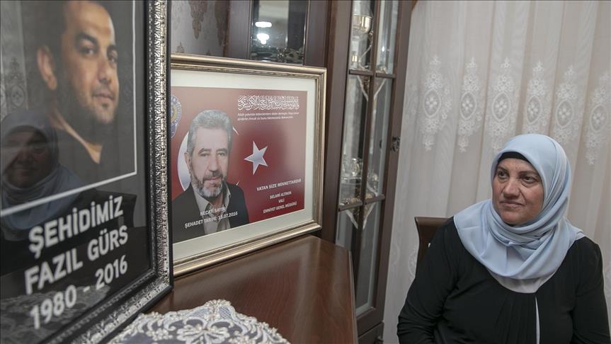 Şehitlerinin acısını torunlarına sarılarak hafifletiyor