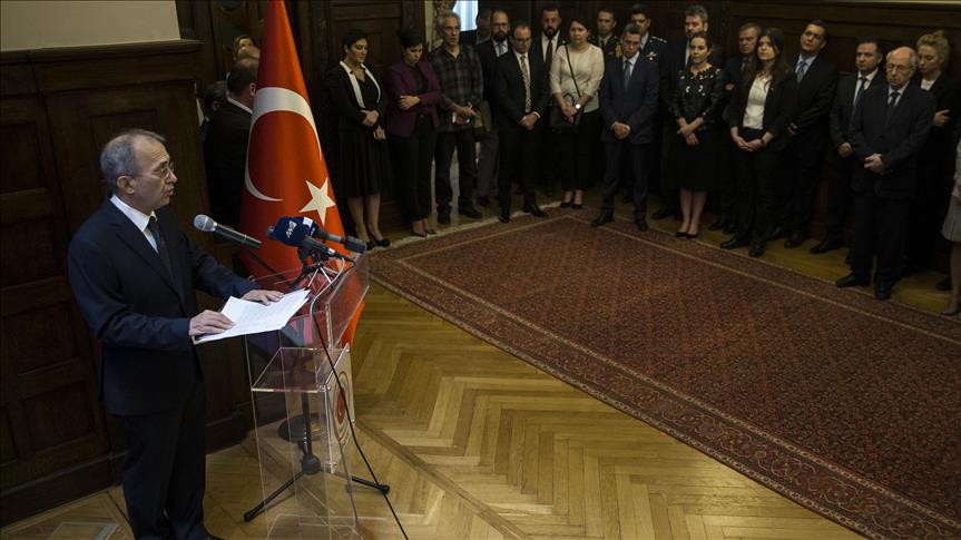 السفير التركي بأثينا يدعون لتسليم الانقلابيين الفارين إلى اليونان