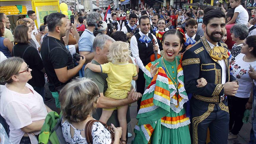 Ulični nastup folkloraca iz Azije, Amerike i Evrope u Nišu