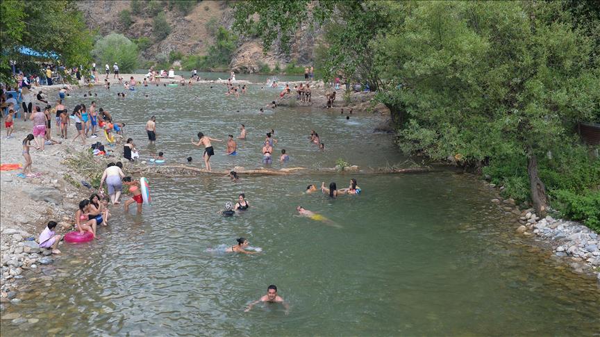Li Tunceliyê kêfa plajê