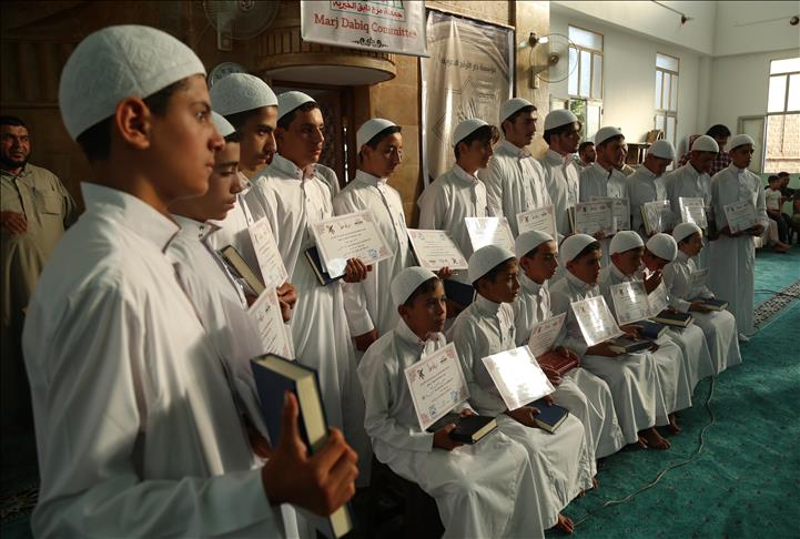 Syrian children given certificates for memorizing Quran