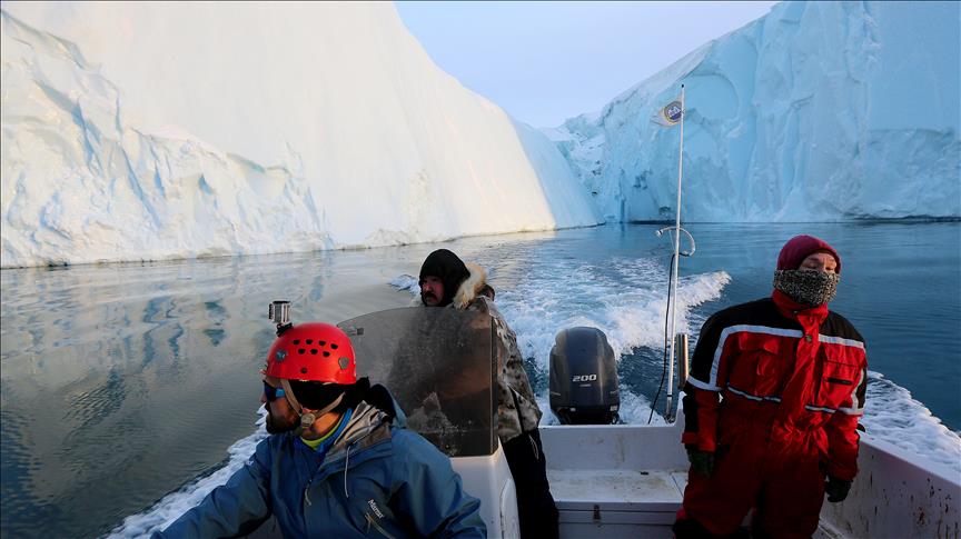 11 milyon tonluk dev buz kütlesi köyü tehdit ediyor