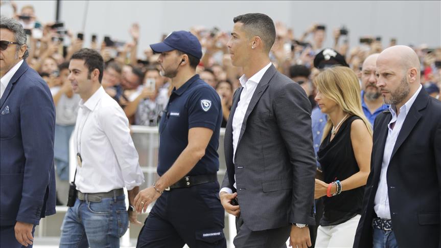 Навивачите на Јувентус го пречекаа Роналдо во Торино