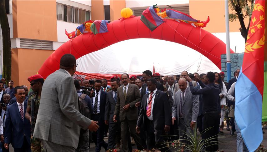 أفورقي يختتم زيارته لإثيوبيا بإعادة فتح سفارة بلاده