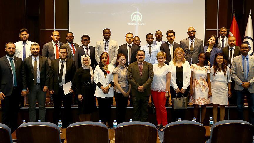 Int'l diplomats, academics visit Anadolu Agency HQ