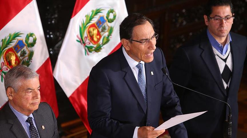 Presidente de Perú pidió debate sobre destitución de magistrados