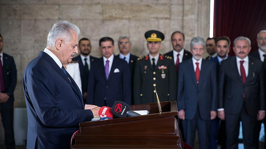 Yıldırım Anıtkabir'i ziyaret etti