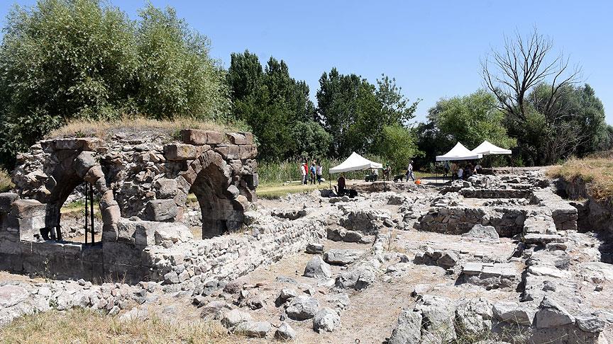 Moğolların yıktığı sarayın mimarisi ortaya çıkarılıyor