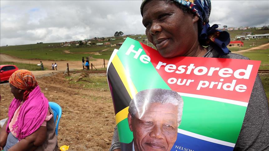 South Africans unite to remember Nelson Mandela