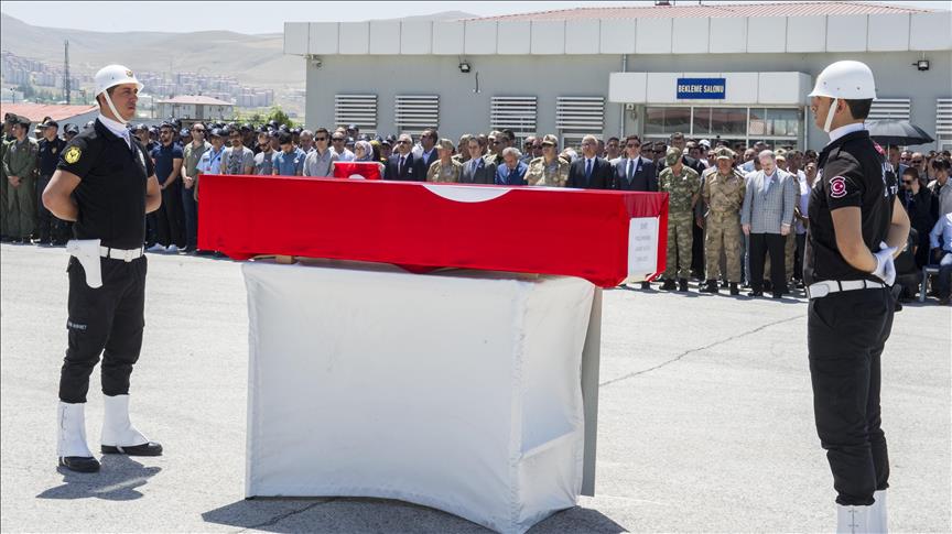 Van'da şehit olan özel harekatçı son yolculuğuna uğurlandı
