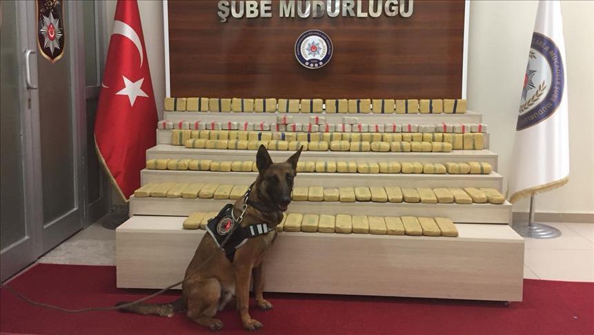 Polisi Turki temukan pengiriman heroin lewat ban serep mobil van