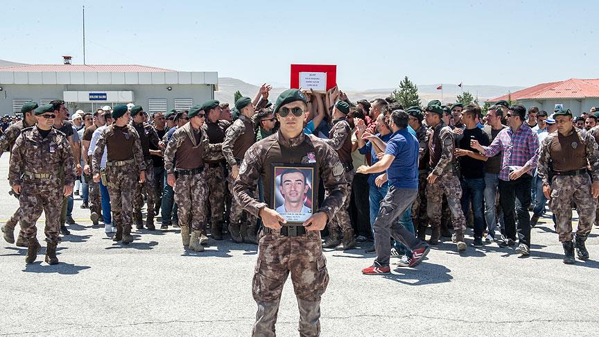 Van'da şehit polis için tören düzenlendi