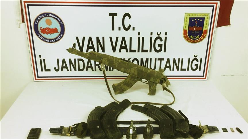 Van'da PKK'lı teröristlere ait silah ve mühimmat ele geçirildi