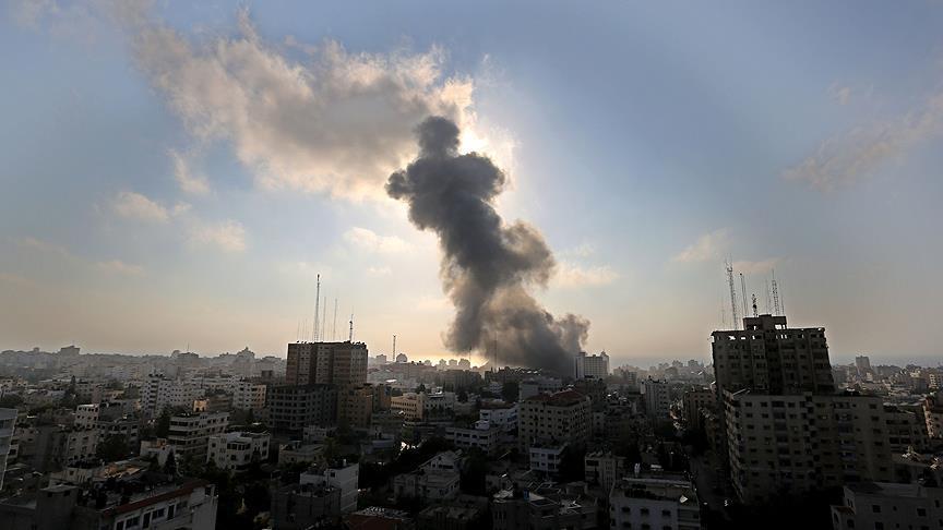 Tirs d'artillerie israélienne à l'est de la ville de Gaza 
