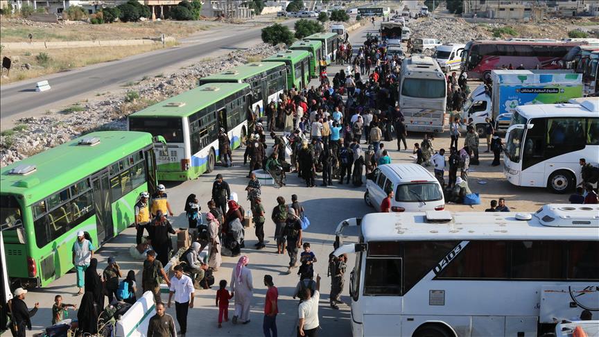 Prvi konvoj sa civilima iz Kuneytre na jugu Sirije stigao u Idlib