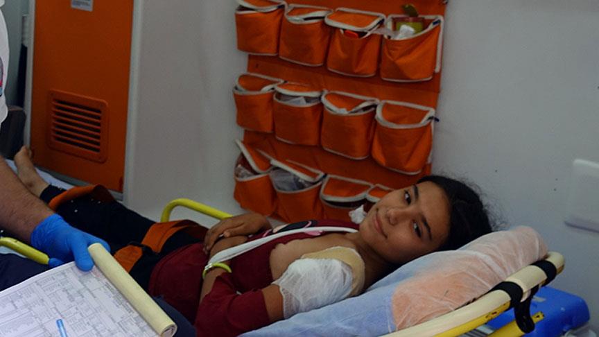 Koluna demir parmaklık saplanan çocuk kurtarıldı