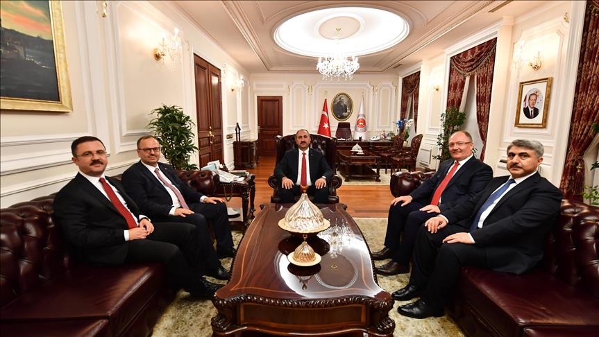 Gül, yeni bakan yardımcılarıyla görüştü