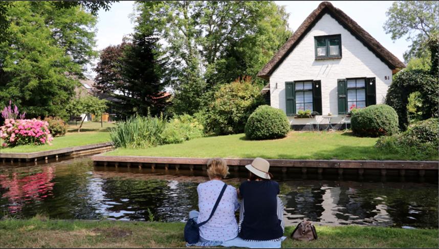 "جيثريوم" قرية هولندية تحاكي القصص الخيالية