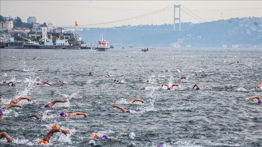 Istanbul: Hiljade plivača preplivalo preko Bosfora iz Azije u Evropu