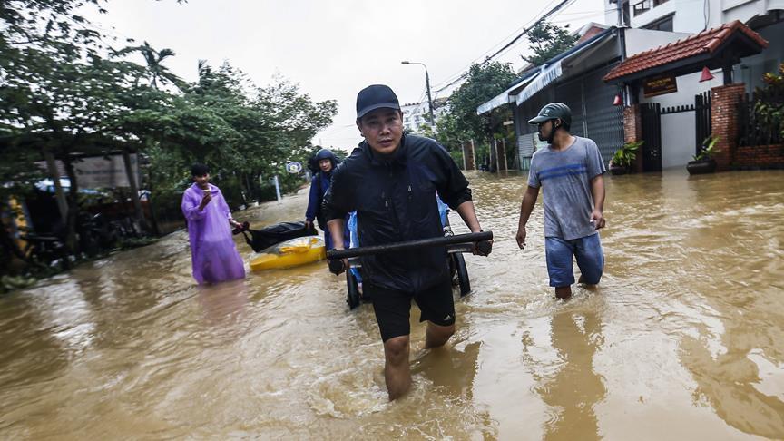 Виетнам: Во тропска бура 19 загинати, 13 лица исчезнати