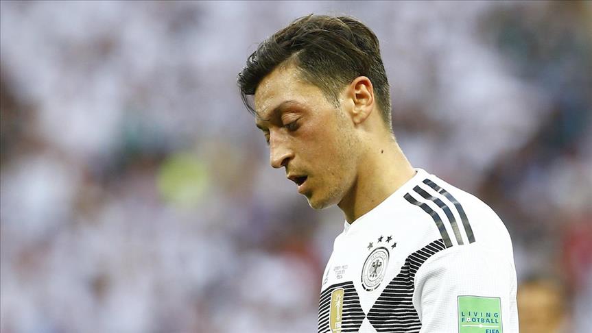 Diserang rasisme, Mesut Ozil keluar dari timnas Jerman