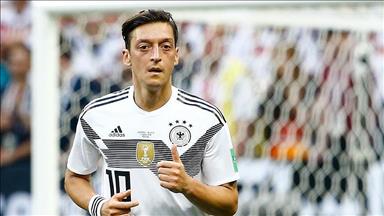 Reactions pour in after Ozil quits German national team