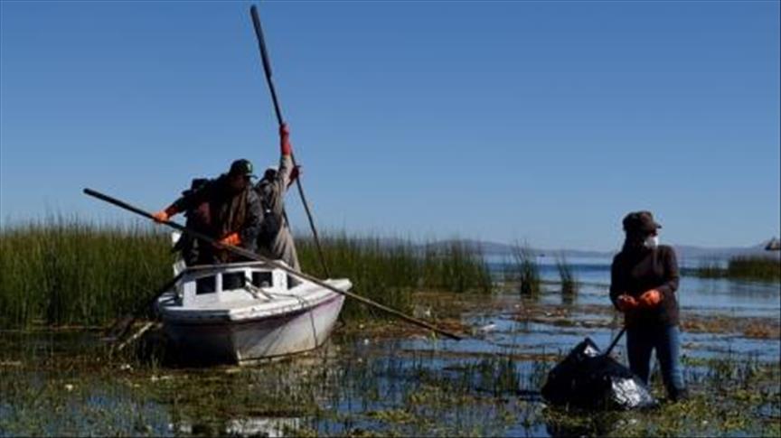 En Bolivia inicia un plan para descontaminar el lago Titicaca