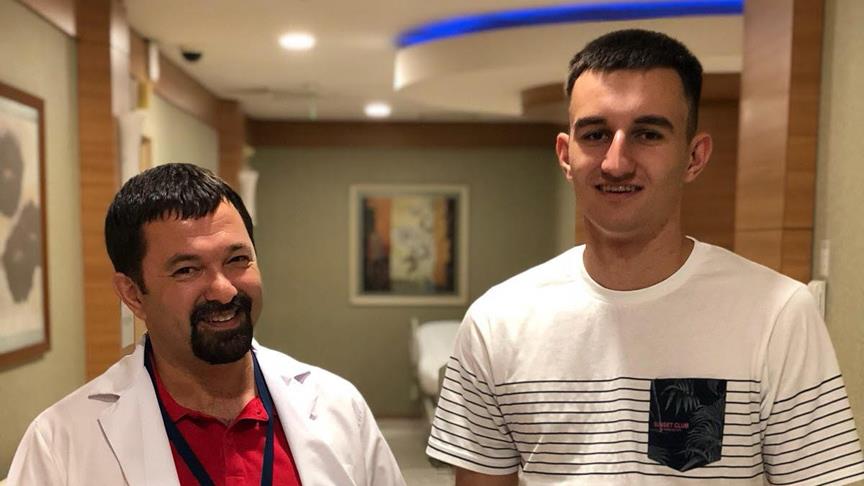 Türk cerrahın ameliyatıyla öz güvenine kavuştu