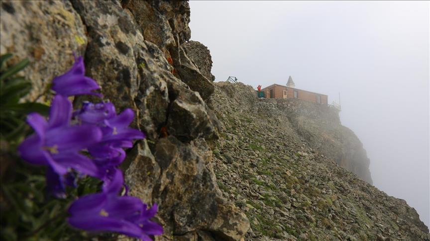 Unique Turkish cliffside mosque entices tourists